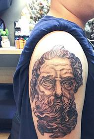 arm en Jesus tatoveringsmønster full av personlighet