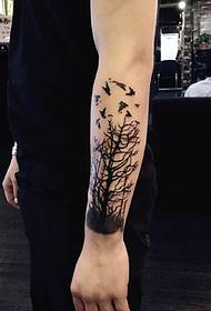 βραχίονα λεπτό και εντυπωσιακό μικρό τατουάζ μοτίβο δέντρο