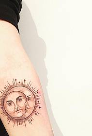pequeno braço lua sol pequeno fresco tatuagem padrão