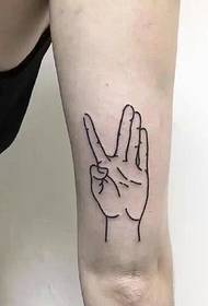 un groupe de petits motifs de tatouage totem noir et blanc frais et simples