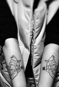 persunale bracciu doppiu significativu mudellu di tatuaggi di muru di grua di carta