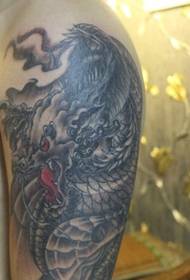 Великий традиційний класичний татуювання злого дракона з малюнком