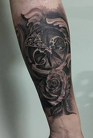 muški kompas tetovaža uzorak