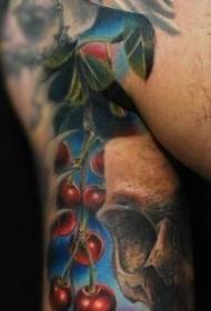 lule me ngjyra krahu me modelin e tatuazhit të qershisë