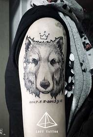 patró de tatuatge de llop de braç