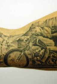 modello del tatuaggio del cavaliere del grande braccio e del motociclo
