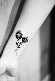 par de braço de desenhos engraçados de tatuagem de flor