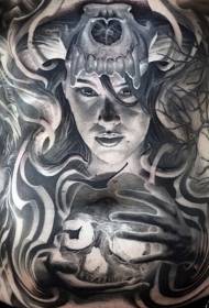 Bruxa misteriosa gris negro de abdome con tatuaxe de cráneo