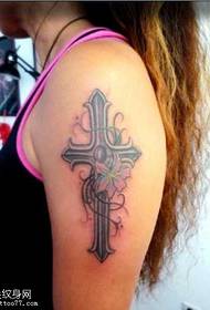 Rankos kryžiaus tatuiruotės modelis