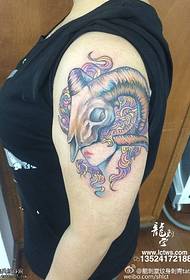 Rameno alpaka tetování vzor