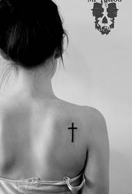 Uzorak ramena križ tetovaža