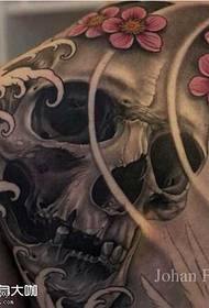 Uzorak tetovaže lubanje za ramena osobnosti