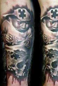 Grozan uzorak belog tetovaža u stilu horora