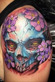 Skuldermalt blomster tatoveringsmønster