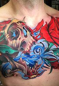 Akvarell tatovering blomstertatoveringsmønster på brystet