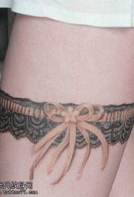 Patrón de tatuaje de encaje de pierna