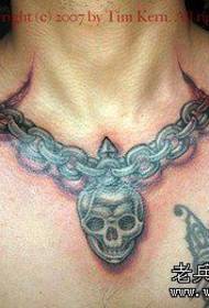 Кул ланец шема на тетоважа на черепот