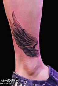 Kājas vēlas spārnu tetovējuma modeli