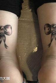 Uzorak tetovaže luka nogu