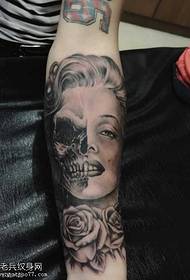 Tes tes tattoo txawv