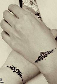 Arm kjærlighetsvinger tatoveringsmønster