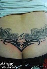 Patrón de tatuaje de tótem de alas de cintura
