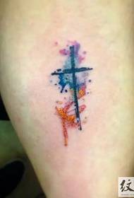 Jednostavan i individualan uzorak križnih tetovaža