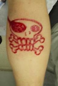 Patró de tatuatge de carn tallada al braç