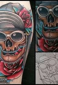 Теля пофарбовані крутий череп татуювання візерунок