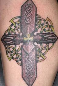 Nodo celticu cun mudellu di tatuaggi di trifogliu croce