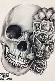 Rukopis čierna šedá ruža tetovanie vzor