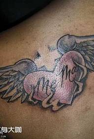 Plecu mīlestības spārnu tetovējuma raksts
