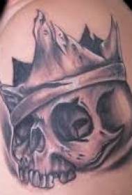 Isithsaba esikhulu esipholileyo kunye nephethini ye-skull tattoo