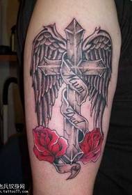 kryq i madh në modelin e tatuazheve kryq elegant