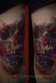 Skrivnostni človeški vzorec tetovaže lobanje v barvi roke realističen slog