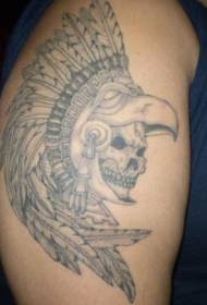 Patrón de tatuaxe de plumas de cranio azteca