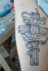 Татуировка с деревянным крестом