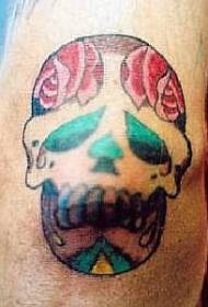 Színes koponya és rózsa tetoválás minta