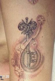 Patrón de tatuaxe en clave de perna