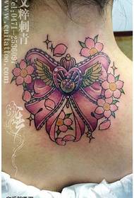 Neck mudellu di tatuaggi di fiori di ciliegia di u collu