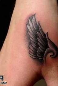 Ručné krídla tetovanie vzor