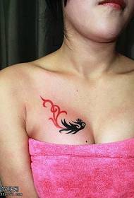 Шаблон татуіроўкі татэмам агню на грудзях