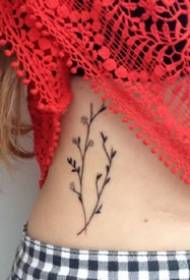 Klein vers tattoo-patroon - een mooie tattoo met een hart dat een kleine verse tattoo wil afdrukken