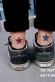 Modellu di tatuatu di stella di cinque puntelli di gamba