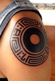Skoledreng skuldre på sort linje geometrisk element kreative tatovering billede