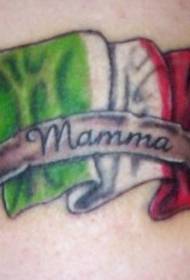 Мајка во боја на рамената со шема на тетоважа со знаме