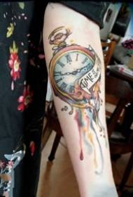 Tatuaje de reloj deformado: 9 tatuajes de reloj creativamente distorsionados