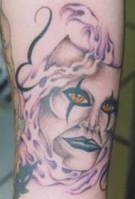 Rokas krāsas šausmu maskas tetovējums ar acīm