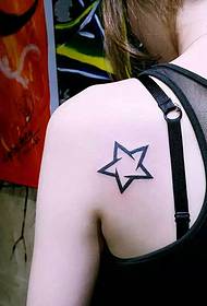 Simple and clear five-pointed star tattoo pattern under the shoulder