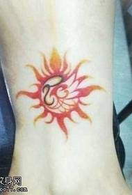 Benfarve totem sol tatoveringsmønster